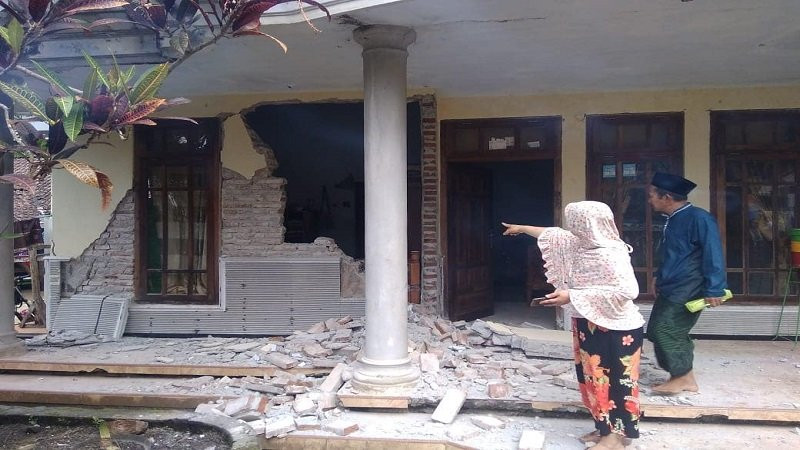 Gubernur Jatim Beri Santunan Rp10 Juta Bagi Ahli Waris Korban Gempa yang Meninggal. (Foto: MNC Media)