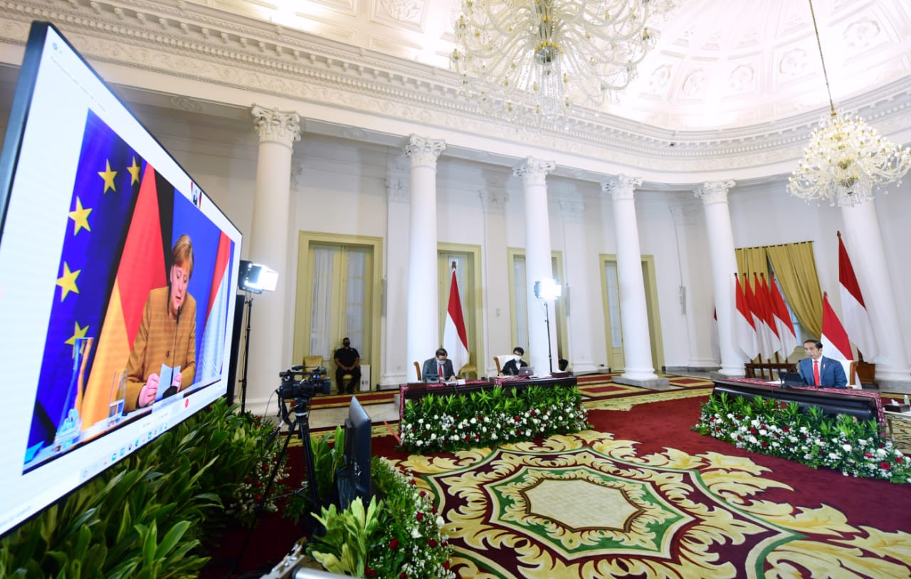 Presiden Joko Widodo berdialog dengan Kanselir Jerman Angela Merkel. (Foto: MNC Media)