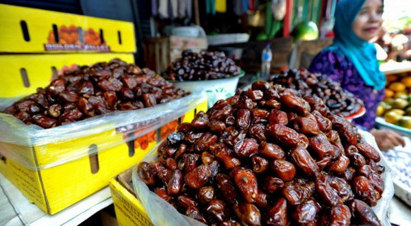 Omzet Pedagang Kurma di Tanah Abang Naik hingga 40 Persen Jelang Ramadan. Foto: MNC Media.