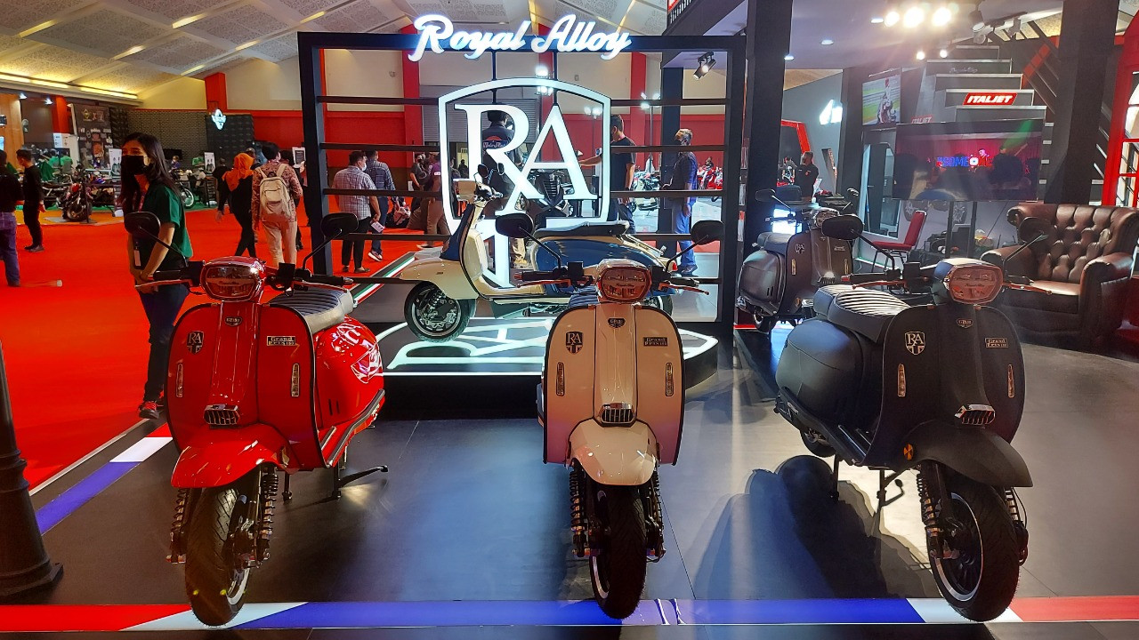 Saingan Vespa dan Lambretta, Royal Alloy Rp159 Juta Hadir di IIMS (FOTO: MNC Media)