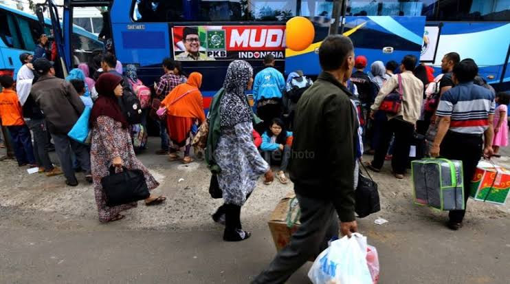 Pendatang NTB dan Bali penuhi pelabuhan Banyuwangi. (Foto: MNC Media)