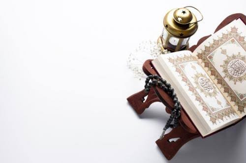 Intip Yuk! Peluang Usaha Sandaran Baca Al Quran Saat Ramadhan (FOTO:MNC Media)