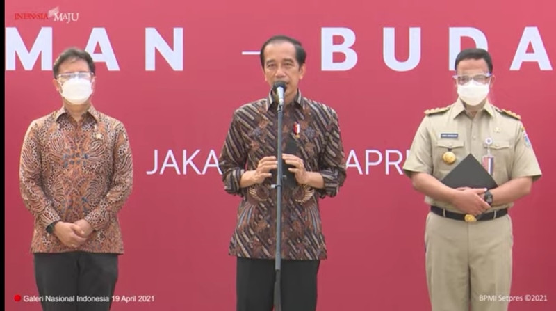 Jokowi Tinjau Vaksinasi Covid 1.000 Orang di Terminal Kampung Rambutan (FOTO: MNC Media)