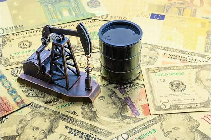 Harga minyak mentah berjangka Brent untuk pengiriman Desember naik USD1,30 atau 1,6% menjadi USD82,56 per barel.  (Foto: MNC Media)