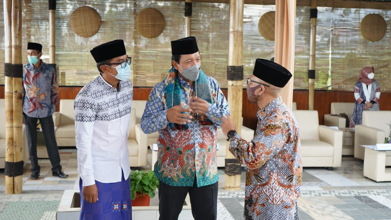 Pondok Pesantren Al Ittifaq menerapkan model bisnis pengembangan ekosistem rantai nilai halal .  (Foto: Arif Budianto)