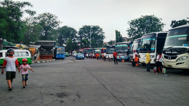 Meski Mudik Dilarang, Pemudik Curi Start Diprediksi Akan Serbu Terminal Kalideres. (Foto: MNC Media)