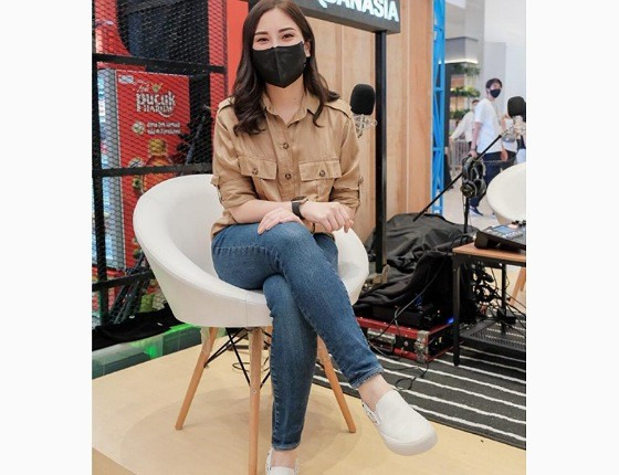 Wamenparekraf Angela Tampil Kece dengan Sepatu Brand Lokal (FOTO:MNC Media)