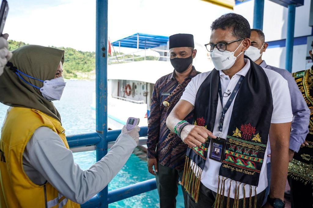 Sandiaga Uno melihat beragam produk ekonomi kreatif yang potensial sekaligus mengandung narasi yang kuat. (Foto: MNC Media)