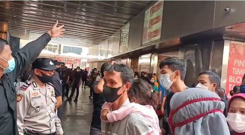 Kepadatan Pasar Tanah Abang Sampai 200 Persen, Sekda DKI: Belanjanya Ditunda Dulu. (Foto: MNC Media)