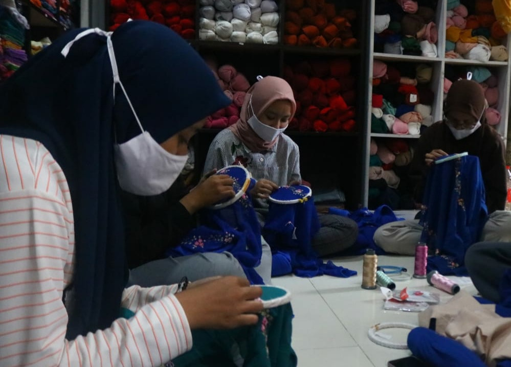 Tak Terpengaruh Pandemi, Sulam Tangan Khas Malang Sukses Tembus Pasar Eropa. (Foto: MNC Media)