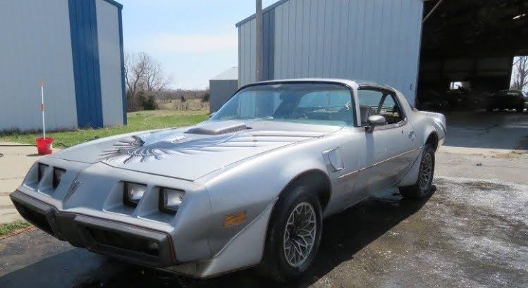 20 Mobil Klasik Fontiac Firebird Milik Marinir AS Dilelang (FOTO:MNC Media)