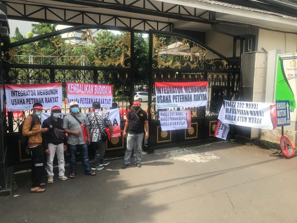 Rugi Rp5,4 Triliun dalam 2 Tahun, Peternak Geruduk Kantor Mentan (FOTO: MNC Media)