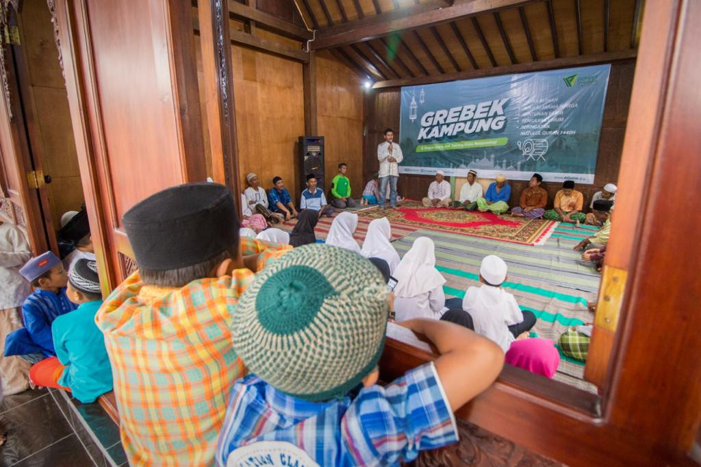 Pria asal Banyuwangi,  Ahmad Efendi, baru saja mewakafkan sebuah rumah antik senilai Rp1,2 Miliar kepada Dompet Dhuafa Jawa Timur