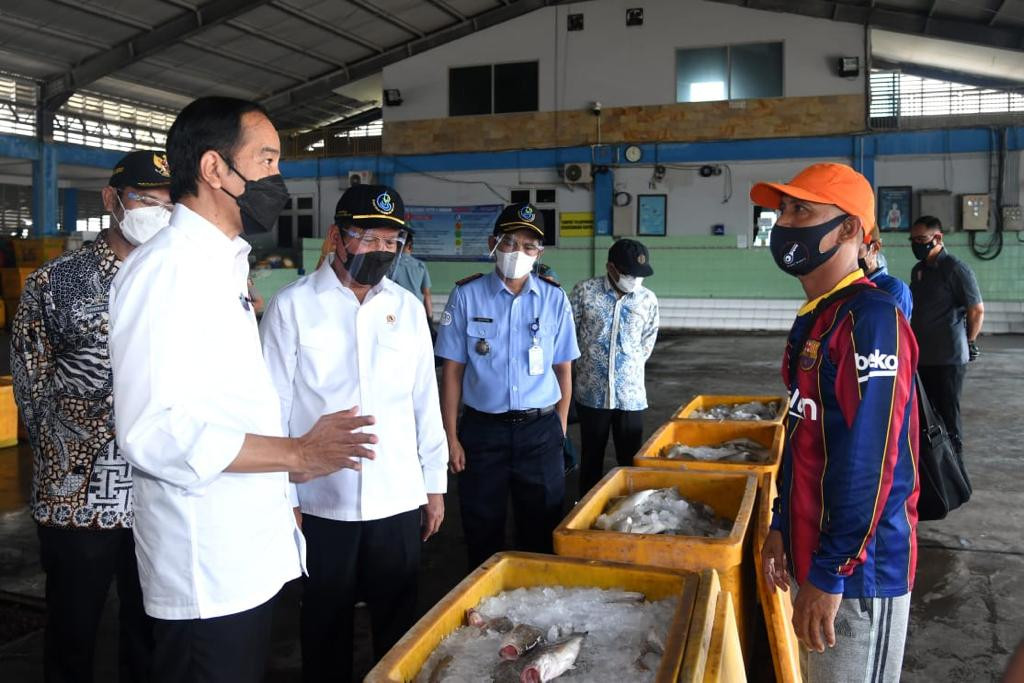 Jokowi Cek Langsung Kondisi Nelayan Lamongan Hadapi Pandemi Covid (FOTO: MNC Media)