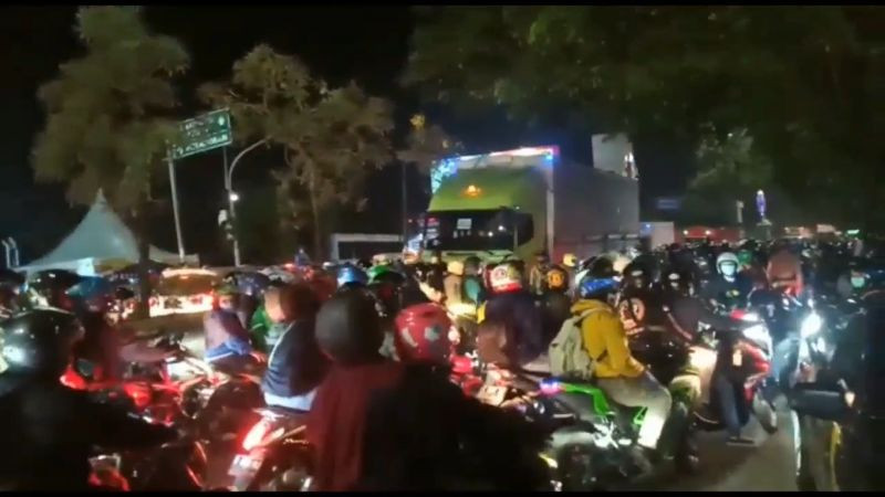 Dua Kali Kebobolan, Polisi Tambah Kekuatan di Pos Penyekatan Bekasi-Karawang. (Foto: MNC Media)