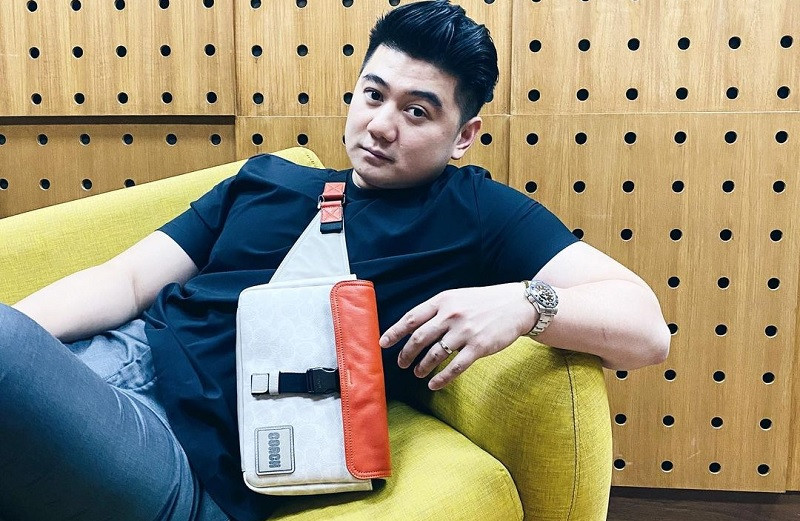 Chef Arnold Poernomo bagi-bagi tunjangan hari raya, kepada followersnya yang konsisten selalu mencoba mengubunginya lewat direct messenger . (Foto: MNC Media)