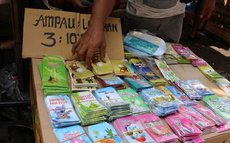 Sejarah Salam Tempel Lebaran, Tradisi Bagi-Bagi Uang THR. (Foto MNC Media)