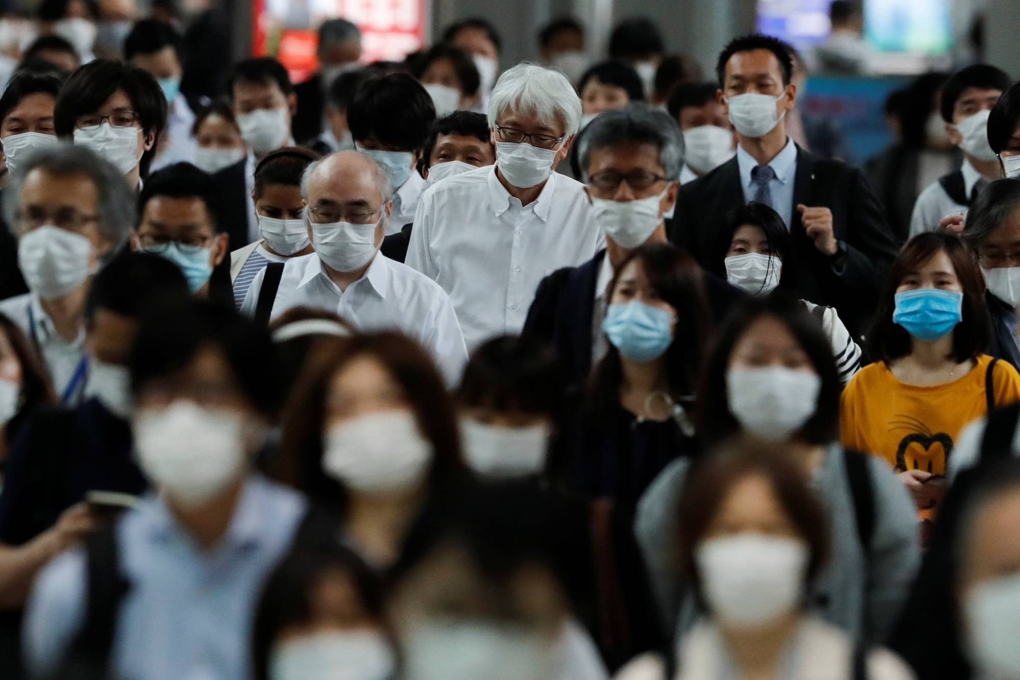 CDC AS Sebut Tak Perlu Pakai Masker Usai Divaksin, Satgas Angkat Bicara. (Foto : MNC Media)