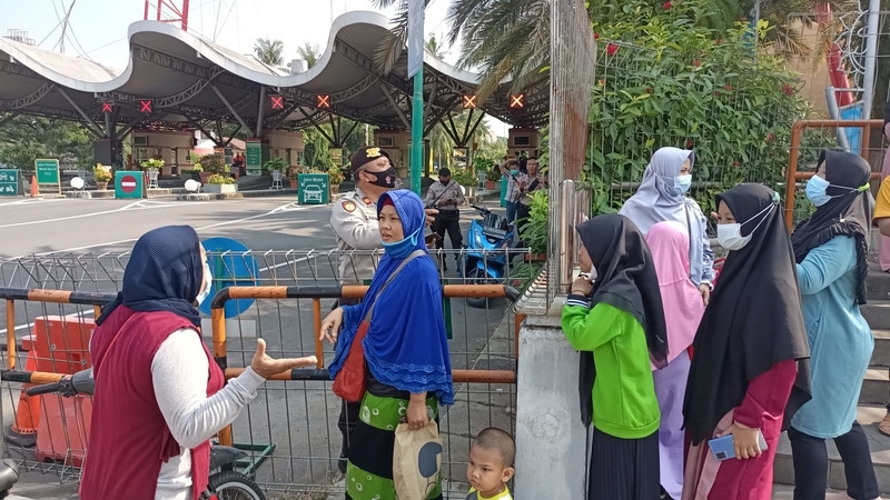 Bawa Keluarga Pakai Dua Mobil, Warga Kecewa saat Tahu Ancol Ditutup Sementara. (Foto: MNC Media(