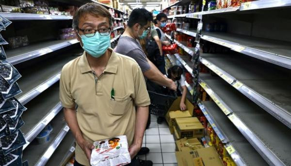 Kasus Covid-19 Meroket, Taiwan Lockdown Parsial dan Warga Serbu Supermarket. (Foto: MNC Media)