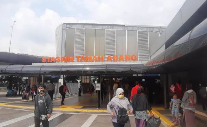 Pengumuman! Stasiun Tanah Abang Kembali Layani Naik Turun Penumpang Sore Ini (FOTO:MNC Media)
