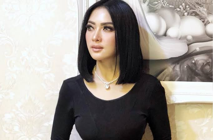 Syahrini Tenteng Tas Seharga Rp1 Miliar, Netizen: Duh, Mau Duitnya Bakal Usaha (FOTO:MNC Media)