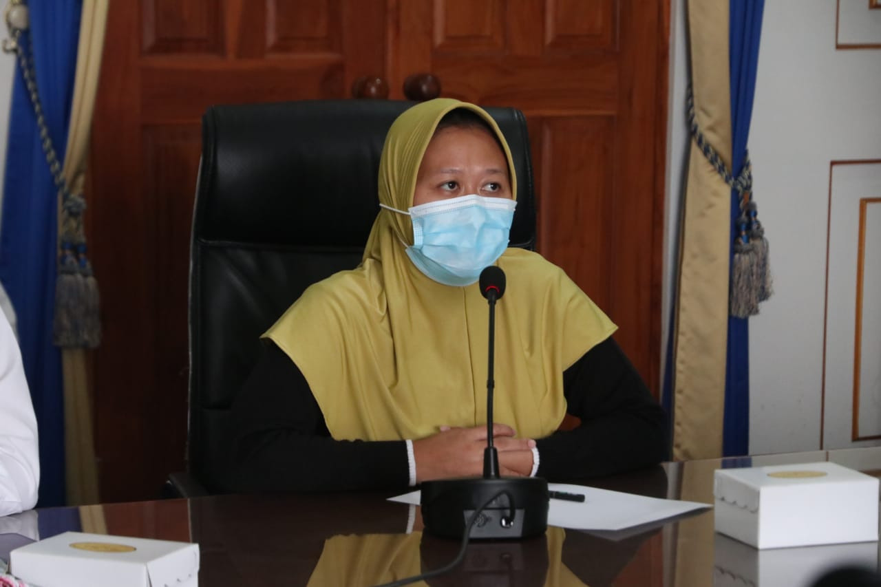 Guru TK berinisial S yang terjerat pinjol ilegal (Foto: Avirista Midaada)