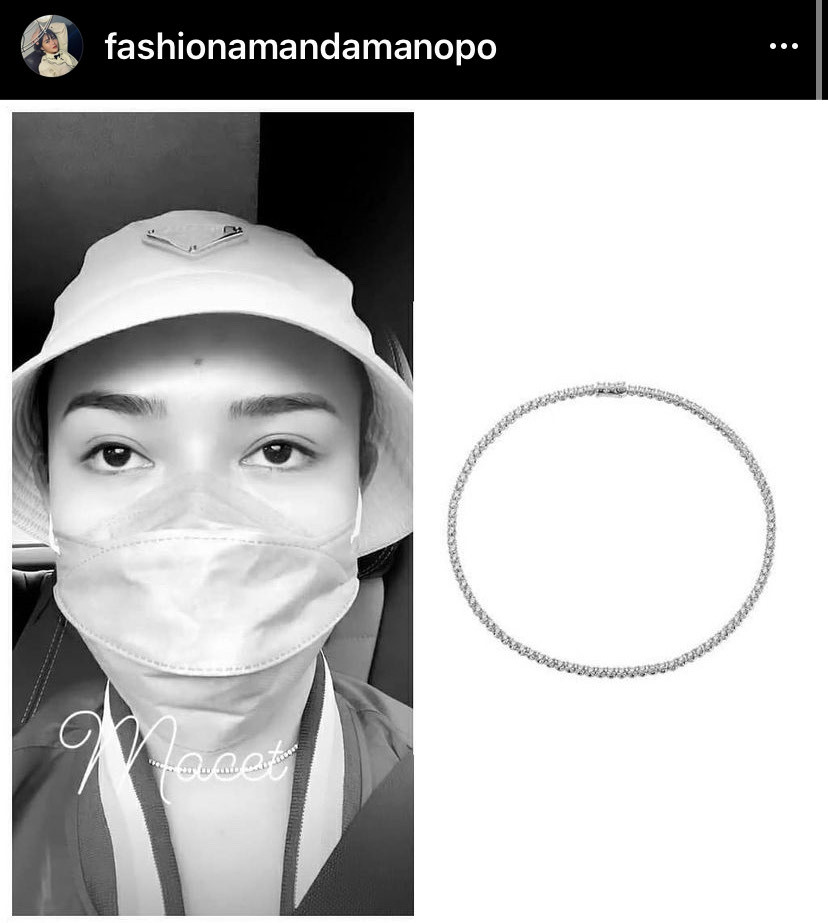 Meski bergaya santai, aktris 21 tahun ini tampak mengenakan kalung yang harganya bikin netizen syok. (Foto: MNC Media)