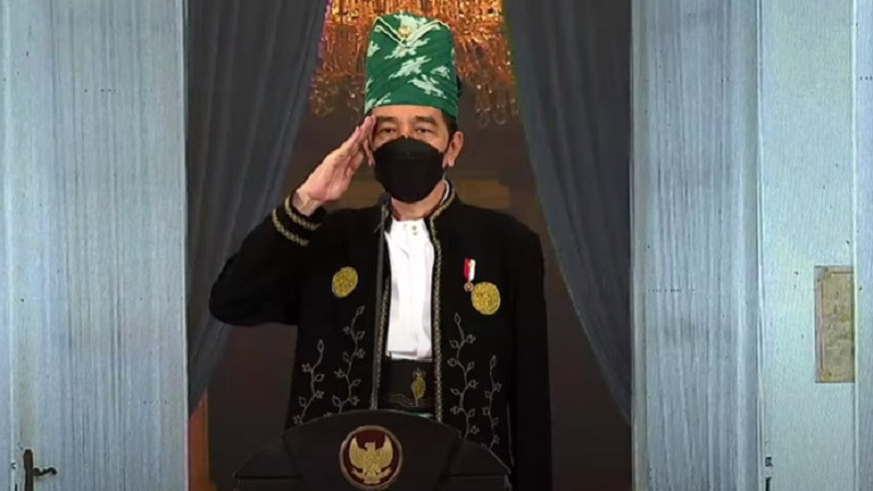 Jadi Inspektur Upacara Hari Lahir Pancasila, Jokowi Pakai Baju Adat Tanah Bumbu (FOTO: MNC Media)