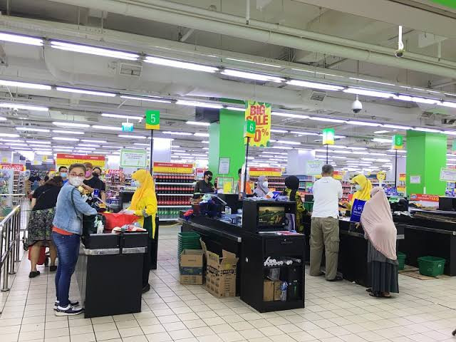 Kemnaker Pastikan Korban PHK Giant Terima Hak Sesuai Undang-undang (FOTO:MNC Media)