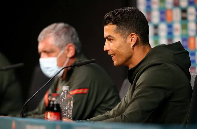 Buntut Geser Botol Coca-cola, Ronaldo Bisa Kena Denda Tapi Pogba Aman (FOTO:MNC Media)