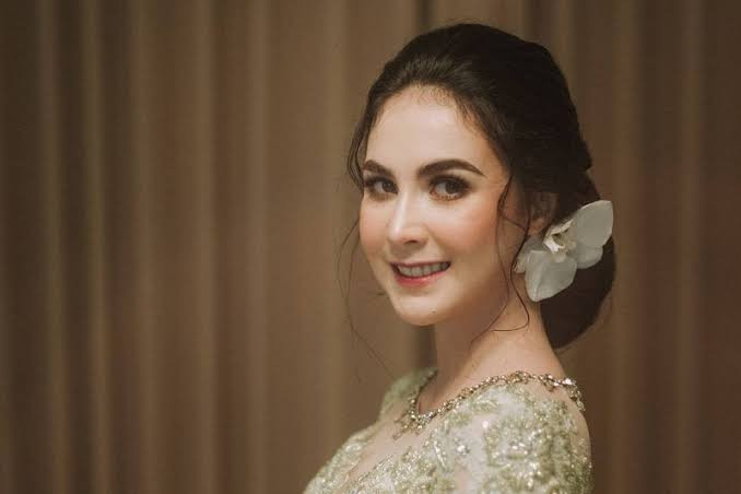 Jadi Istri Wagub Jatim, Arumi Bachsin 
