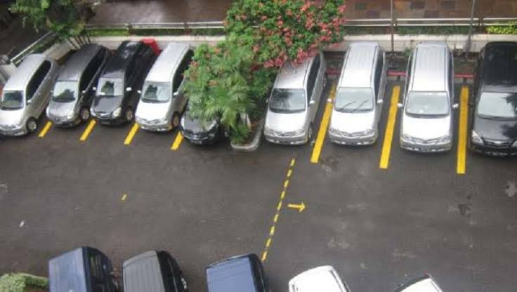 Tarif Parkir di Tiga Kota Ini Bikin Dompet Menangis. (Foto: MNC Media)