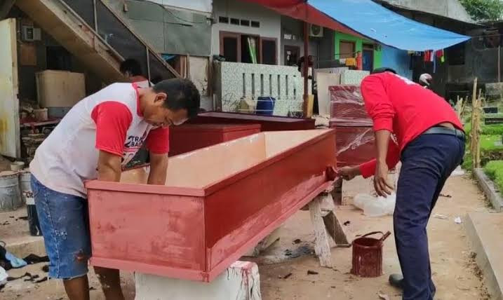 Permintaan Peti Mati Melonjak Tajam di Tengah  Kenaikan Kasus Covid-19 (FOZO:MNC Media)