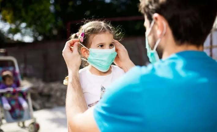 Seringkali penggunaan masker sulit diterapkan pada anak-anak dengan usia tertentu.  (Foto: MNC Media)