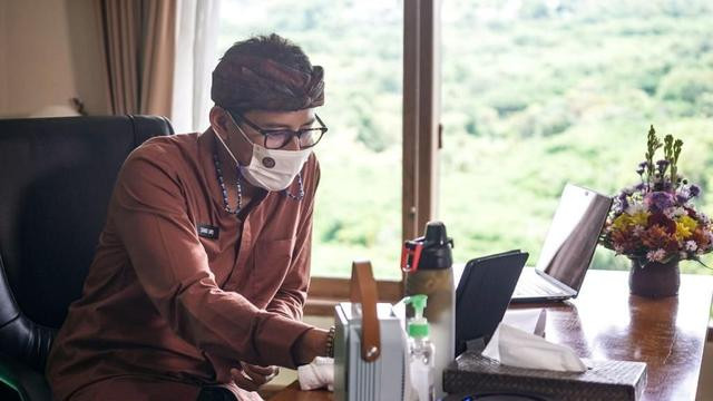 Majukan 5 Destinasi Super Prioritas RI, Sandiaga Uno Berikan Giveaway Bagi Yang Bisa Berpantun! (Foto: MNC Media)