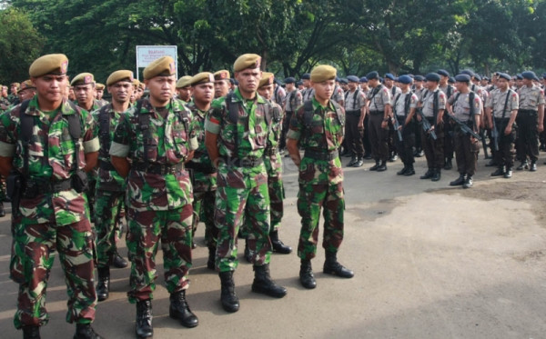 Gaji prajurit TNI dan anggota Polri dipastikan naik 8 persen. Atas kenaikan itu, anggaran bertambah Rp1,6 triliun.