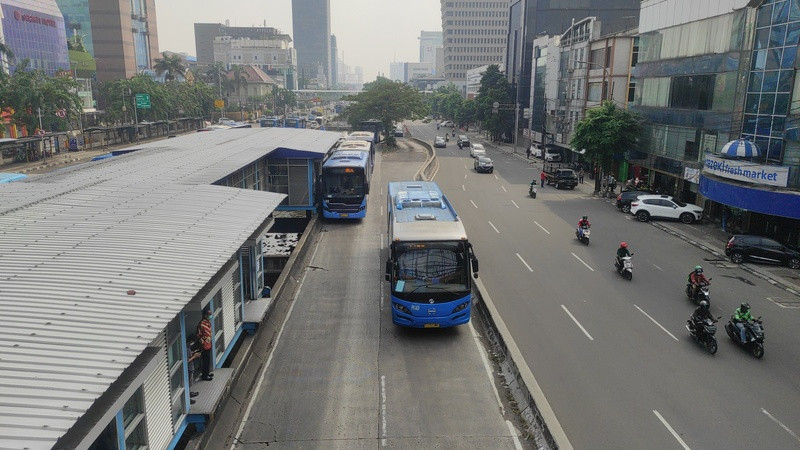 Hari Kerja Pertama saat PPKM Darurat, Halte TransJakarta Terpantau Normal (Dok.MNC Media)