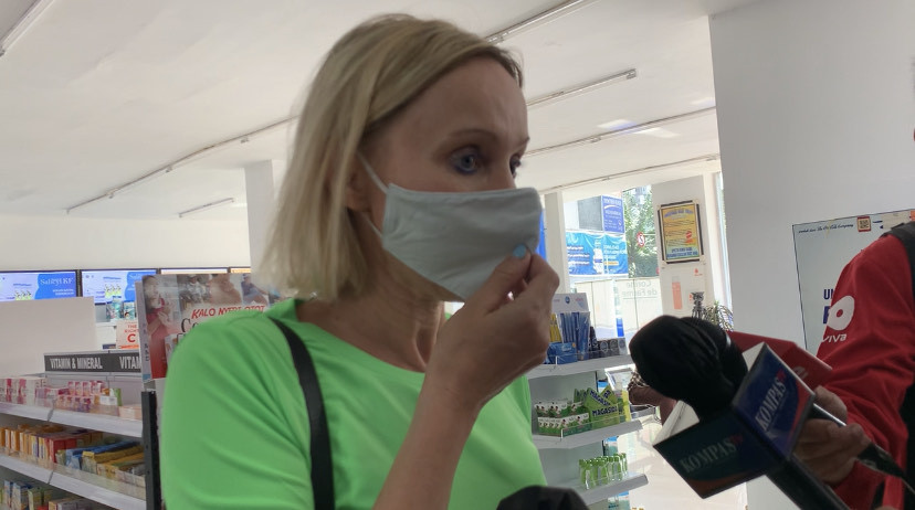 Antusias Ikut Vaksinasi di Kimia Farma, WNA Asal Prancis Ternyata Harus Bersabar Lagi. (Foto: MNC Media)