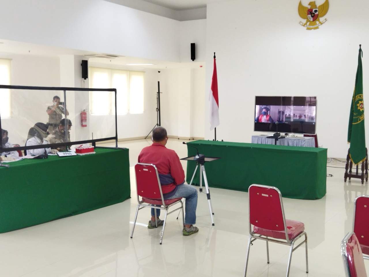 Nekat Berjualan Lebih dari Pukul 8 Malam, Puluhan PKL Dihukum Denda (FOTO: MNC Media)