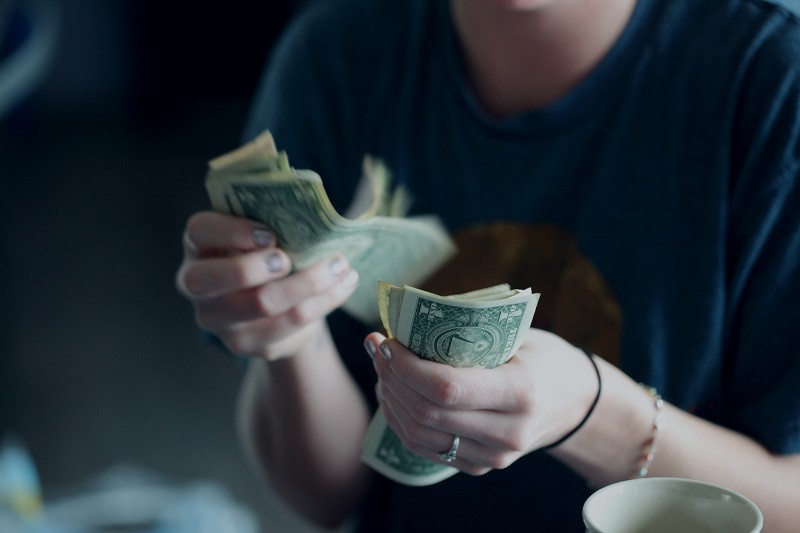 Mensiasati pendapatan di tengah pandemi (Ilustrasi Photo by Sharon McCutcheon on Unsplash)