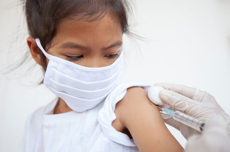 Pemerintah telah mempersiapkan 58,7 juta total dosis vaksin untuk melakukan vaksinasi pada 26,4 juta anak usia 6-11 tahun.  (Foto: MNC Media)