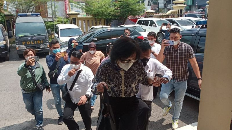 Heriyanti anak Akidi Tio dibawa ke Poda Sumsel. (Foto: MNC Media)