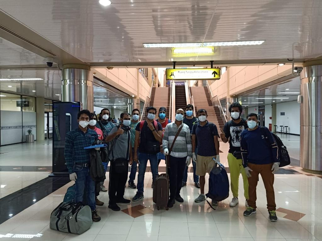 Usai Dikarantina, 12 WNA India Dideportasi dari Batam. (Foto: MNC Media)