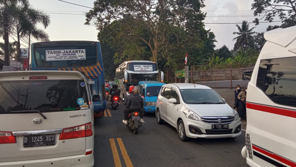 PPKM Dilonggarkan, Lalu Lintas ke Jalur Puncak Bogor Mulai Padat (Dok.MNC Media)