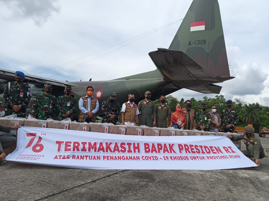 Bantuan Obat dan 100 Konsetrator Oksigen dari Presiden Jokowi Tiba di Riau. (Foto: MNC Media)
