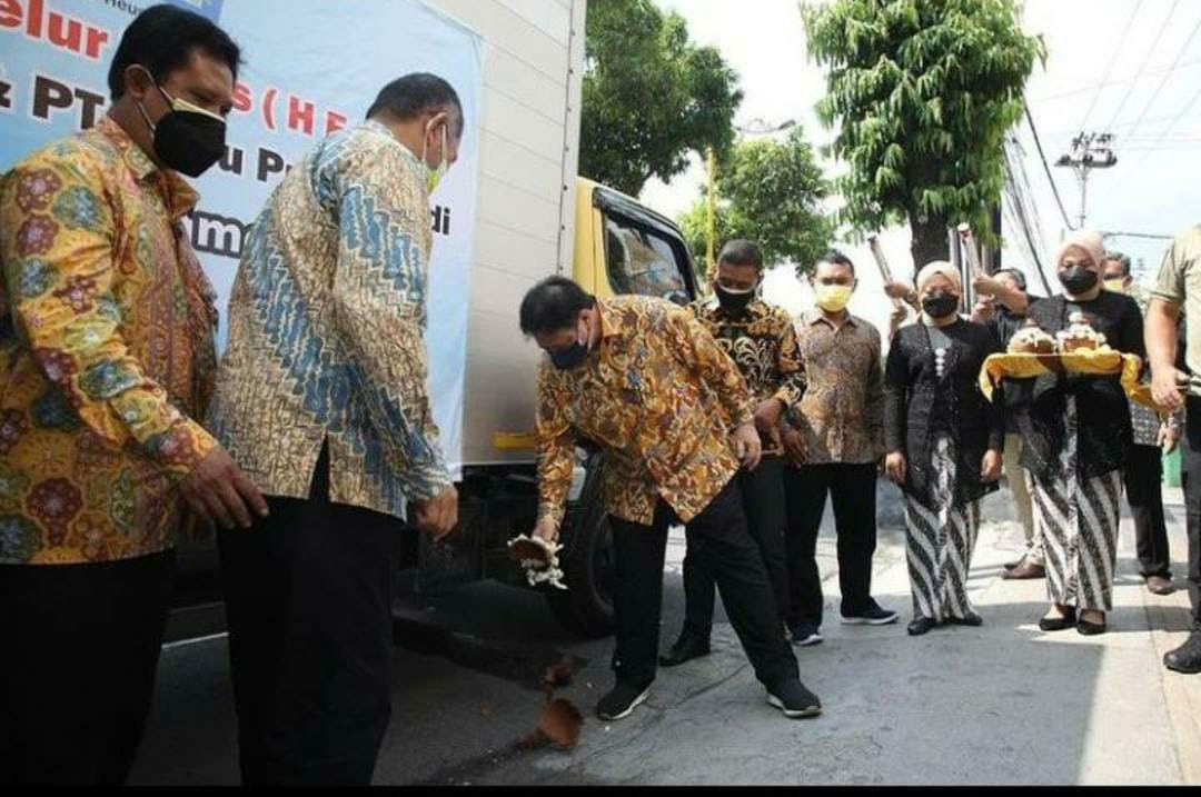 Menteri Koordinator Perekonomian Airlangga Hartarto melepas ekspor perdana telur tetas (hatching egg/HE) ke Myanmar dan Vietnam.  (Foto: MNC Media)