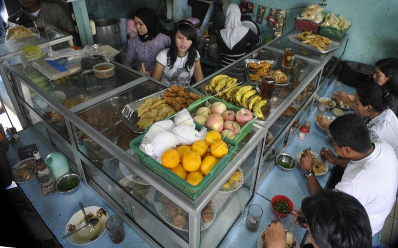 Pemerintah Segera Cairkan Bantuan Rp1,2 Juta untuk PKL dan Warteg (FOTO: MNC Media)