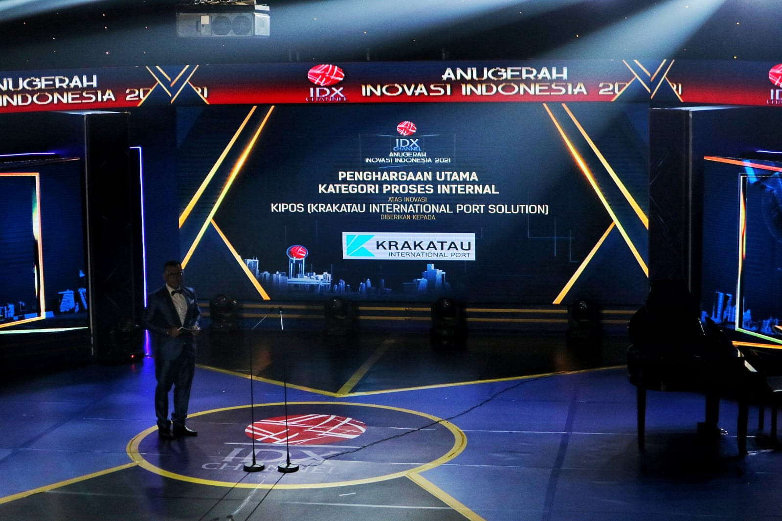 PT Krakatau International Port Raih Penghargaan Utama IDX Channel dengan Inovasi KIPOS (FOTO: MNC Media)