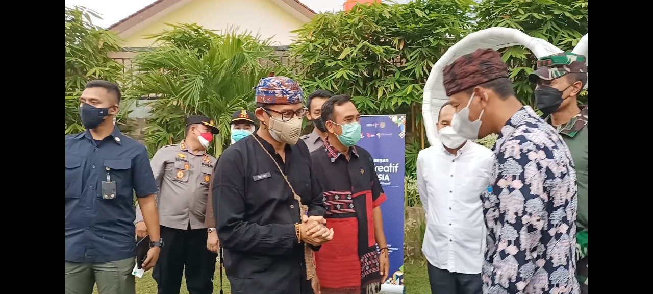 Gara-gara Jokowi, Baju dan Tas Khas Suku Baduy Laris Manis di Pasaran (FOTO: MNC Media)